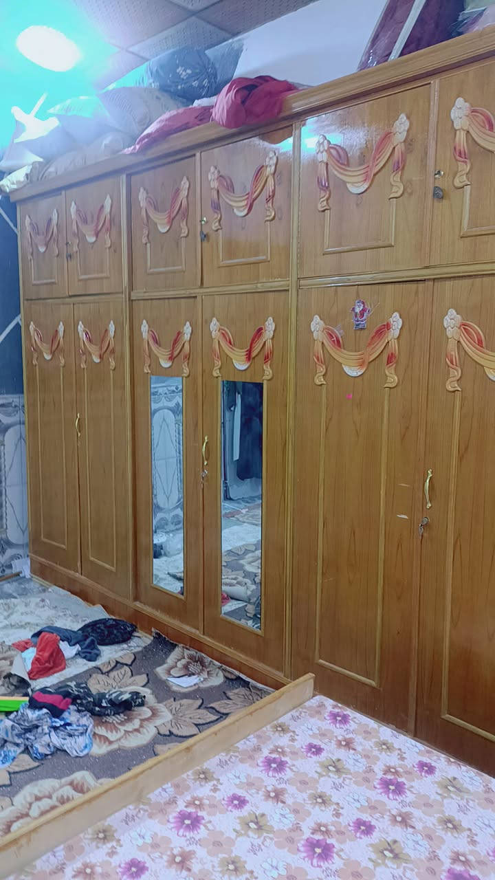 كنتور 6 ابواب + ملحقاته كامل ونضيف جدا مابيه كل ضرر السعر 325
***********
