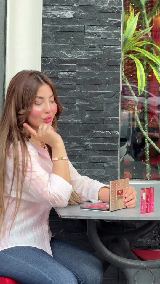 ⁨	تنت گلوس من ويت اند وايلد الوانه صيفية مميزة تجنن خفيفة متشقق الشفاه واللون يبقى ثابت 💕 للحجز يرجى التواصل مع 🚨 *********** 🚨 ارقام الواتساب للحجز فقط ***********📞 ***********📞 ***********📞  ***********📞 رقم الدعم والشكاوي  ***********📞 الفرع الاول (كوزمتك هدى يوسف) بغداد - بغداد الجديدة - مول الجواهر - السرداب الفرع الثاني ( كوزمتك هدى يوسف ) زيونة شارع الربيعي عمارة الارجوان الطابق الارضي الفرع الثالث( كوزمتك هدى يوسف ) المنصور  شارع الرواد  مقابل مول خليفة⁩
