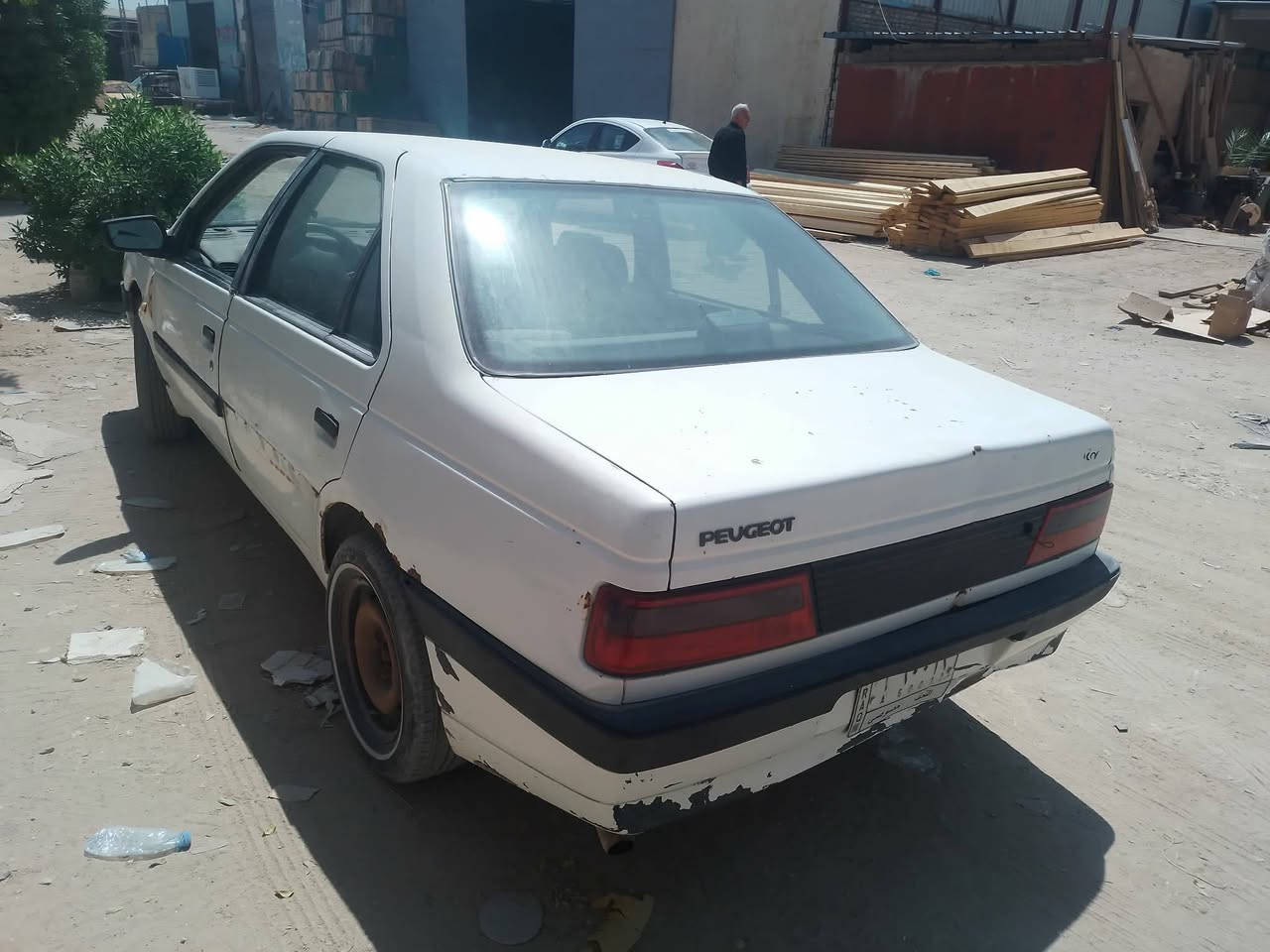 سلام عليكم 
بيجو روى جاهزه بيها فقط فطر بالسلندر 
يبيع كوم حديد بدون راعي  سنويه موجوده رقم نجف وللعلم راعيها بنيه بالنجف بس منندلها نكفل سرقه وعشائر السيار يم صاحبي من زمان 
مكانها نجف شارع الصب مقابل حي العسكري يم جسر المشاة 
 وهذا رقمه 
*********** محمد السعر 8 بيها مجال قليل
شراي خابره
