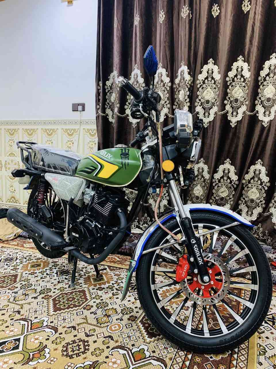 يابه سلام عليكم دراجه سولنك نضافه شوفت عينك وممتعوبه ابد دراجه خير من الله شلعه فول محرك 
جيب وياك اكبر مصلح وشوف  سعر ٩٥٠ وبيه مجال 
الخاص مفتوح لجميع بس الموشراي ليراسل تره يسمع كلام موحلو رقم تلفون ***********وتساب هم موجود وحياكم الله
