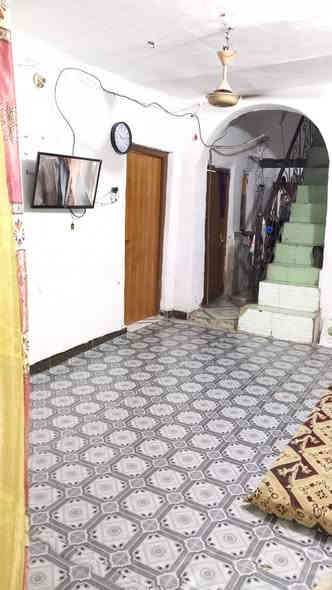 بيت للبيع طابو سرقفلية مساحته ١٠٠ خمس غرف تلاثة جوة وثنين فوك ودوانية جبيرة وهول ومطبخ ٢ حار وبارد وملحقاتهه 
العنوان العشار منطقة التميمية قرب مرطبات رمانة

سعر ٨٥ وبي مجال

للإستفسار ***********
