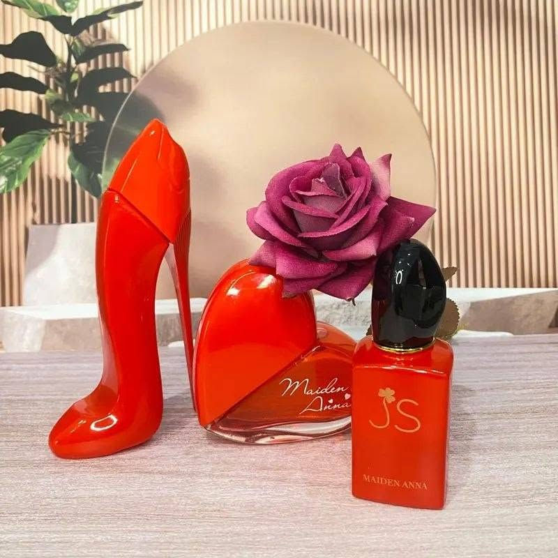 🎁 سێتی دیاری عەتری خانمان (٣ لە ١)
👠 عەتری شێوە پێڵاو (Very Good Girl): بۆنێکی زۆر سەرنجڕاکێش و مێینەی هەیە، تێکەڵەیەکە لە بۆنی گوڵ و میوە.

🌹 عەتری Si Passione: بۆنێکی کلاسیک و بەهێزی هەیە، هەستی متمانە بەخۆبوون و وزەت پێ دەبەخشێت.

❤️ عەتری شێوە دڵ: بۆنێکی شیرین و ڕۆمانسی هەیە، گونجاوە بۆ کاتە تایبەتەکان و شەوان.

✨ تایبەتمەندییەکان:
* دیارییەکی زۆر جوان و شیکە بۆ بۆنەکان.
* قەبارەیان گونجاوە بۆ ناو جانتا و گەشت.
* شێوەی بوتڵەکان زۆر سەرنجڕاکێشن.


**إذا كنت صاحب هذا الإعلان وتريد حذفه لأي سبب، رجاءا أرسل رسالة إلى الدعم الفني**