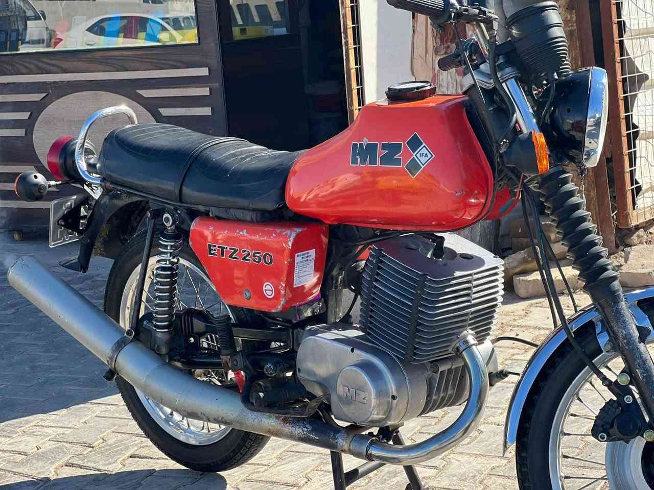 السلام عليكم ورحمة الله ماطور Mz 1988 اصولي رقم انكليزي سنويه جديده سايس 3 مابي لحيم مصبوغ جماليه فقط كل غراض ألماني سعر خاص ***********
