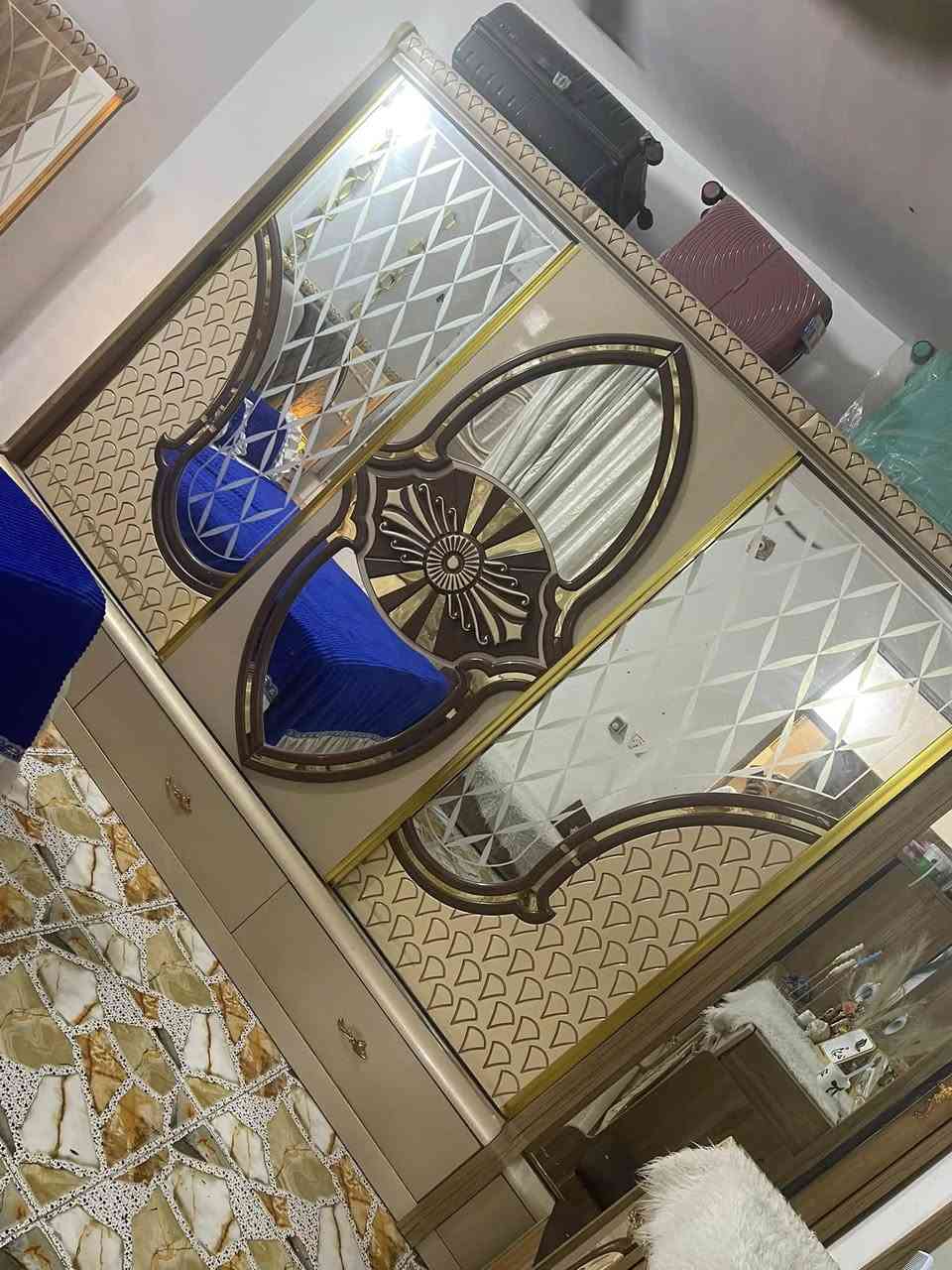 سلام عليكم غرفه تركيه ضخمة ١٠ قطع الخشب الاصلي الضهر كله بلوك نظيفه مابيها ضرر عنوان بغداد شعب سعرها 850 بيها مجال بسيط ***********
