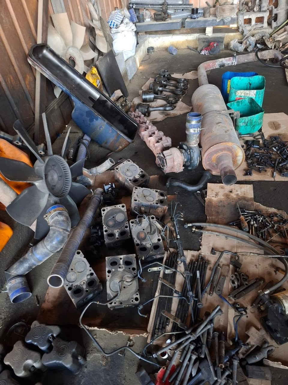 سلام عليكم 
من رخصه مدير الكروب 
هاي مكينه مال حاويه بيها بخار للبيع السعر مناسب 618 اشتاير 12 ولف محسن للاستفسار ***********
