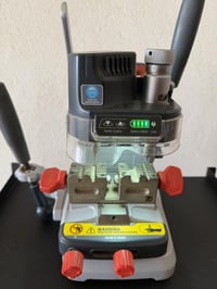 للبيع ماكنه قص المفاتيح شحن استخدام قليل جدا سعر 450 الف  07812850970