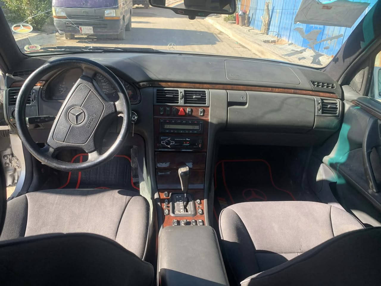 للبيع مرسيدس ام عيون موديل1995مكينةففتي صبغ عام للجماليةالسعر85 ورقةوبيها مجال رقم انگليزي كربلاء مشروع وطني موبايل ***********
