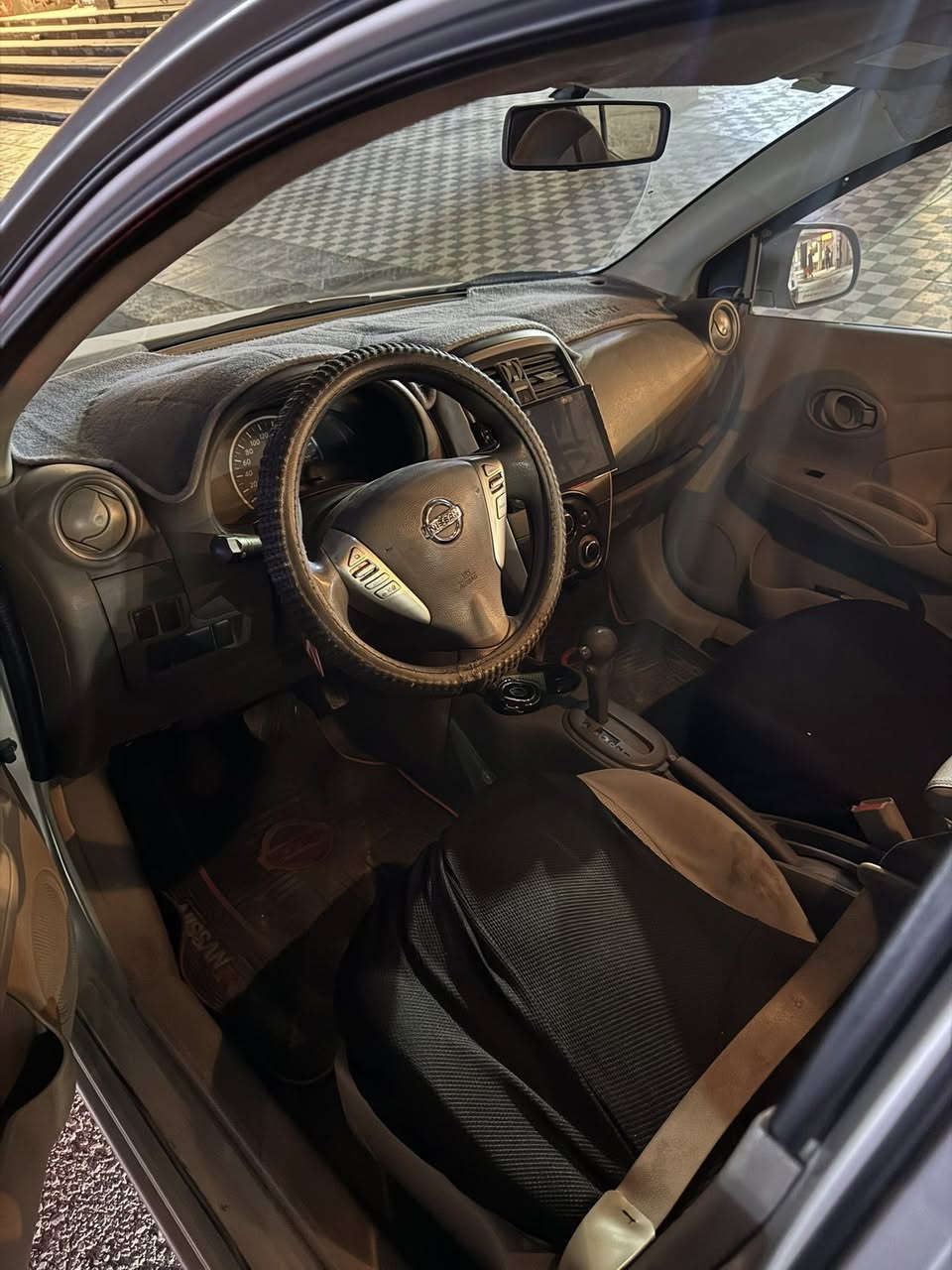 السلام عليكم للبيع فقط 
نيسان سني 2016 هندي 
رقم السليمانيه تحويل فقط بأسم ولد صديقي
ماشيه 190 الف 
بيها جزء من البنيد صبغ وبارد مكانين / سياره جاهزه 
ايرباك صدر طاك / السعر 89 ورقه وبيها مجال بسيط
مكاني بغداد العامريه/ *********** محمد
