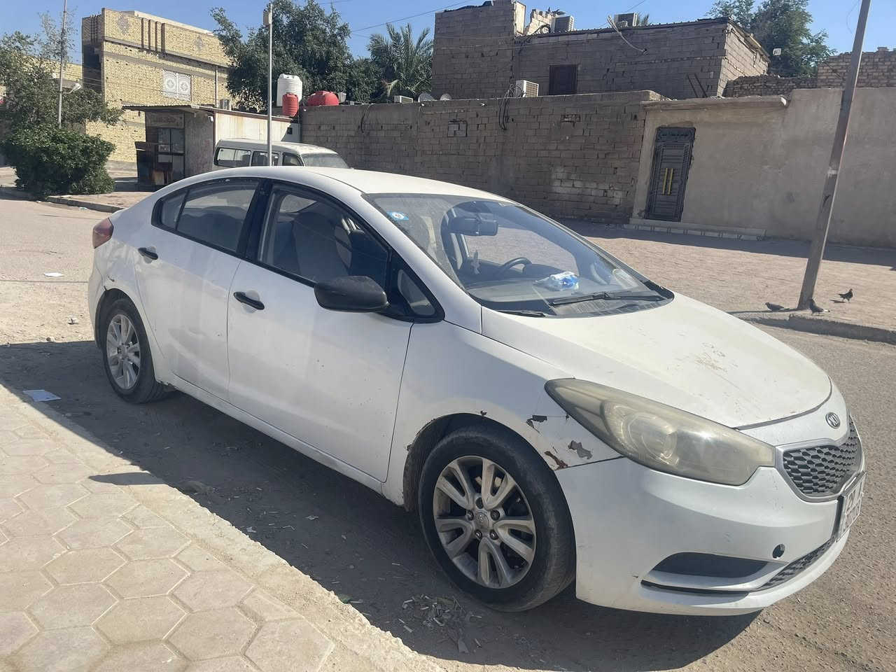 السلام عليكم سياره سيراتو مديل 2014 السياره رقم الجديد بسمي السياره بيه تلحيضات بلبدي  شوف العين السياره مكينته بيه تبخير فقط حداده جديد كير تبريد كله شغال داخله كلش نضيف السياره السعر (83 ) العنوان البصره ***********
