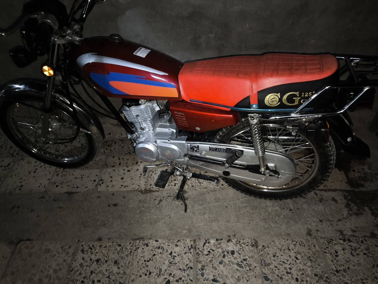 السلام عليكم اربعه كير شاصي اوراق اصولي مديل 2016 اصولي رقم شاصي وبليته تعمير تايكر 27  شراي تصل مو شراي لا تتصل
مو سكنر اصولي بس ترقم  شاصي زلغ مابي مغسول ومصبوغ ومعمر عليه  
***********
واتساب موجود
