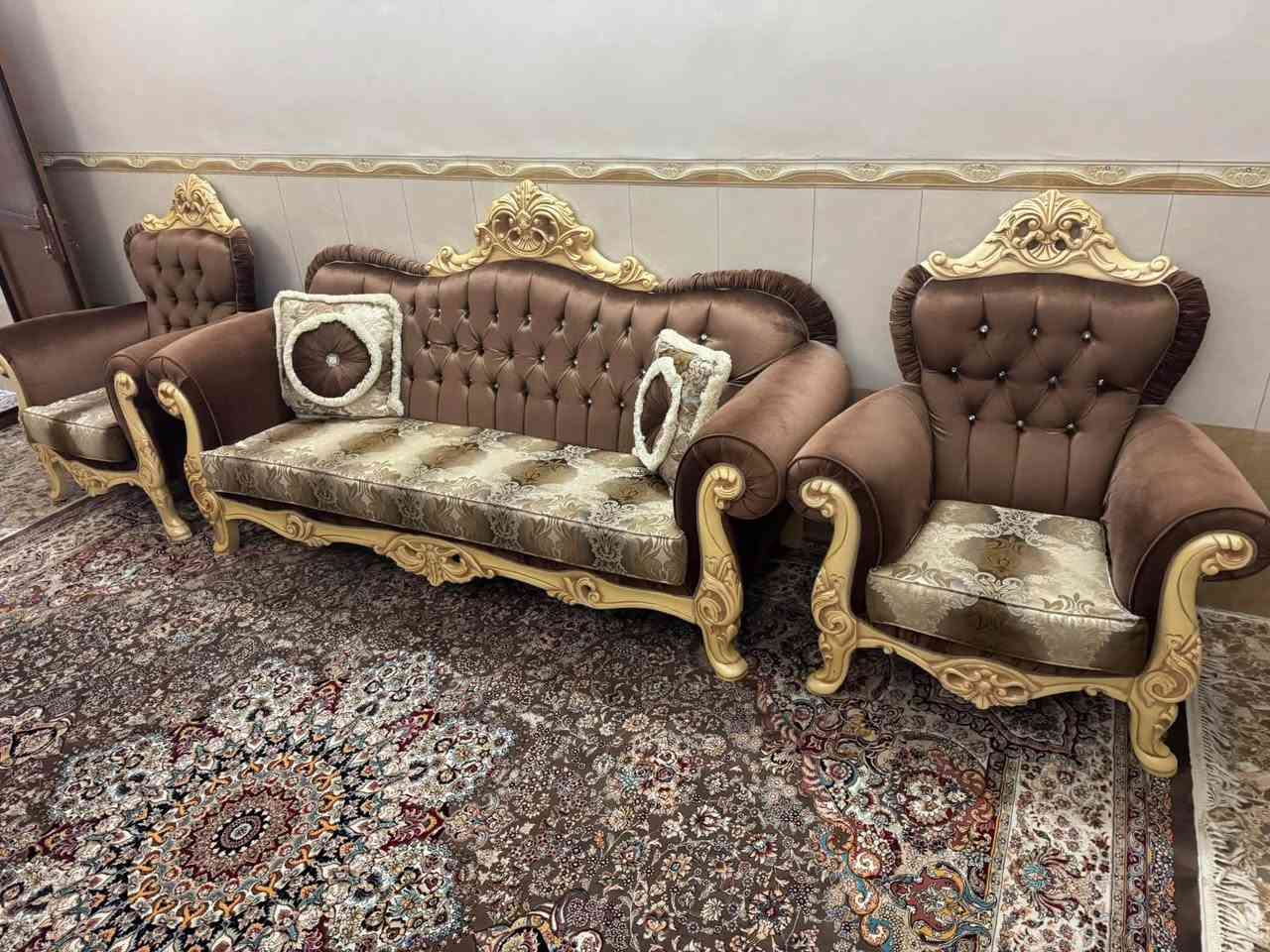 قه نه فه ي مه له كي توركي (10) نه فه ري شتيكي زور
جوان بي عيب شتيكي تايبت ناو نيشان كه لآر نأو مزاد 
خانه كونه كه پشت مكتب ليلا قاسم (پاشاي قه نه فه)
هه ر به ريزيك ويستي تليفون به كات به م ژماريه توش
جيت هه يه بوم به نيره ليت ده سينم 
(***********)
