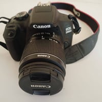 كامره كانون 2000D لبيع لسعر 300 وبيه مجال..كامره جاهزه من كلشي هيه وغر...