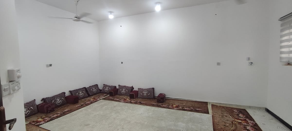 السلام عليكم ورحمه الله وبركاته 
#بيت في مجمع بوابة المثنى للبيع 
بيت جدا نضيف يفتح. ع شارع الشراكيه 
#مساحه٢٠٠متر 
غرفتين وصاله ومطبخ وصحيات داخليه خارجيه وبراني 
شارع ٢٠متر 
مطلوب ٩٠للمصرف العقاري 
بتسديد شهري ٤٥٠الف 
بيت فارغ حاليا وجاهز لسكن 
الاستفسار أكثر اتصل على الرقم التالي واتساب***********

من لديه الرغبه بعرض عقار نوفر لكم المشتري بقرب وقت ممكن
