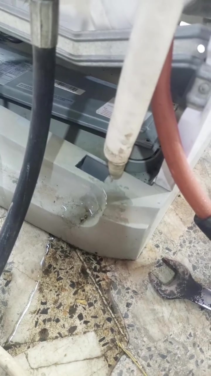 سبلت كارير كارير امريكي 4طن سنكل حار بارد بلادي كامل بوري جديد وياه غاز مقفول شرط الشغل ظمان عشر تيام تبريد ثلج  سعر 950الف قفل بغداد حي النصر سياحي قرب العبيدي ***********
