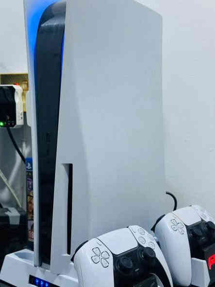 سلام عليكم بلي 5 فات للبيع 
السعر التواصل مع الرقم كامل ملحقات 

عدد الاقراص 3 
1: gta 
2:btle feld1
3:the last of us 
عدد الجوستك 2 

ماوس +الكيبورد +باده 
جهاز نضيف مستعميل قليل جدا
لباقي التفاصيل التواصل مع الرقم (***********)
