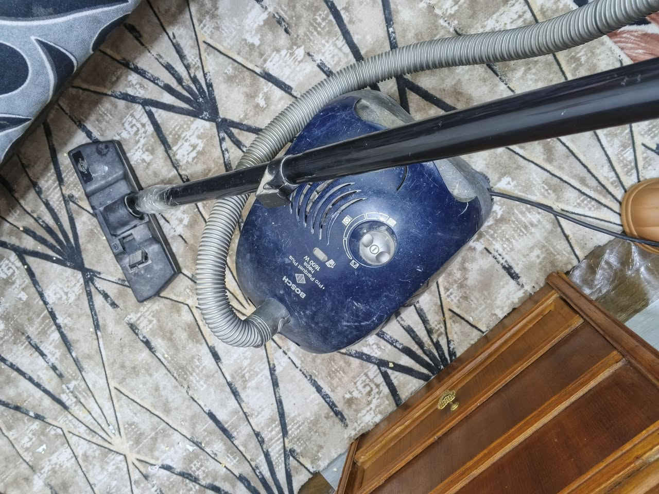 مكنسة كهربائيه باله اصلي شغالة السعر 35 الف الشراي خاص او يتصل على الرقم *********** ارفعو المنشور بكلمه يارزاق
