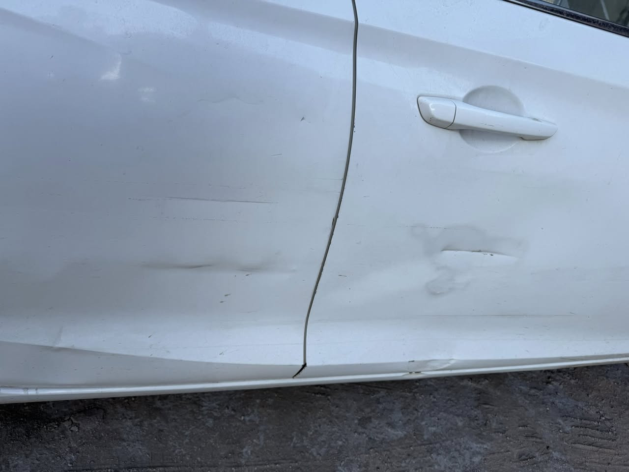 سلام وعليكم شانجان السفن 2020 السياره ماشيه 80 ما عليها اي اقساط كامله السباره صار بيها حادث وصار بيها 3 قطع او ايرباك طك وسياره بيها شخوط وضربات خفيفه تحتاج ترتيب لصدر هم وادمه عارضيها 70 وبيها مجال  رقمي ***********
