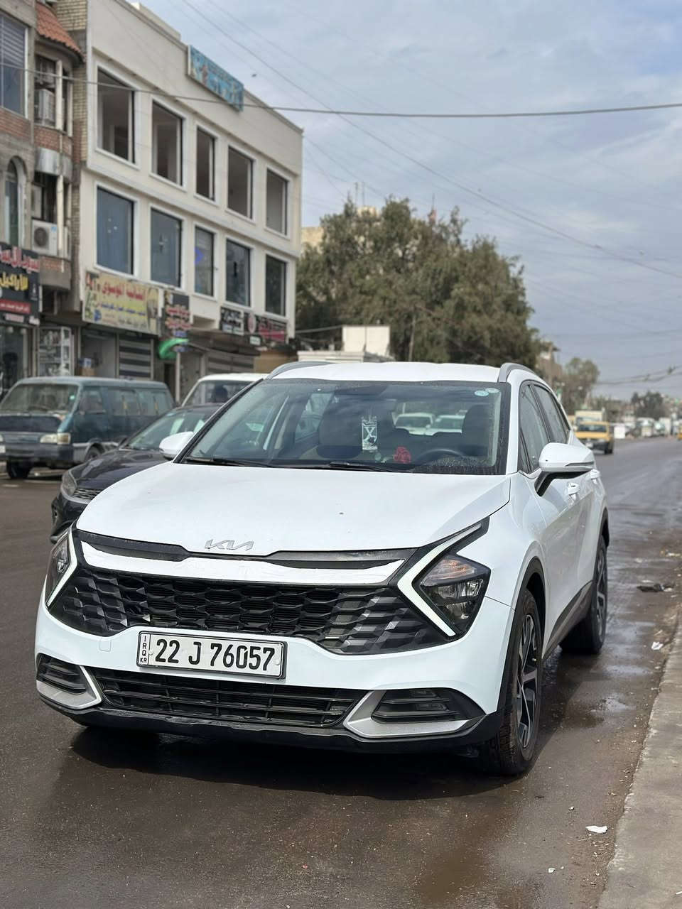 السلام عليكم
سبورتج موديل 2023 خليجيه 
مكفوله كفاله عامه 🔥 
فول مواصفات عدا البانوراما 
مواصفاتها معروفه 
ماشيه 39 الف حقيقي 
السعر 214 ورقه وبيها مجال بسيط 
مكان السياره بغداد جميله 
للأستفسار ***********
