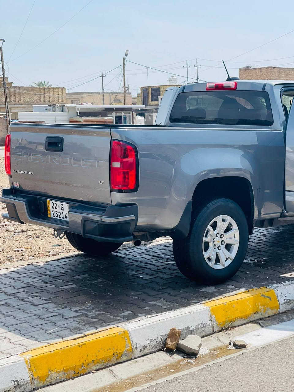 سلام عليكم 
شوفر ليت  كولاردو  
موديل 2022 
رقم اربيل الجديد بسمي تريد تحويل تريد وكاله 
سياره كفاله بيها هاي البل بنيد وراجع نفسه سياره ليبل واحد 
بيها تكحيله بصيطه كلش  سياره جديده كلش مال جناي 
تخم تاير جديد 
صدر جديد 
مكينه تيربو 
كير اوتماتيك 
شاشه كبيره 
تحكم ستيرن 
حساس 
كامره 
ماشيه 120 
كوت قضاء الحي 
170 سعرها
***********  أبوأحمد العتبي

