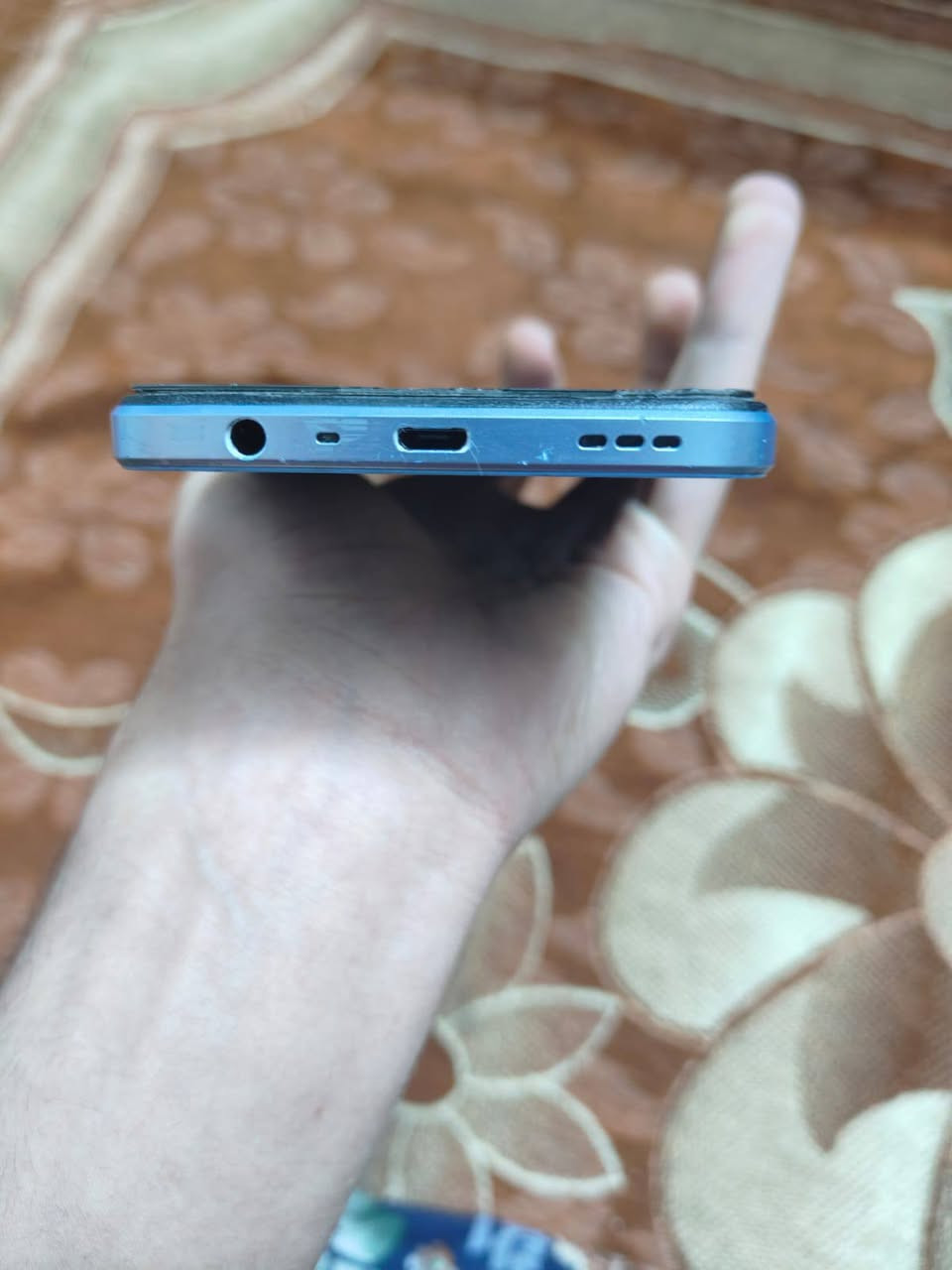 Oppo A17 - نظافة 100% (للبيع في بغداد)
الذاكرة: 64 جيجا / رام 4.
اللون: أزرق ملكي.
المرفقات: الكارتونة الأصلية فقط (بدون شاحن).
الحالة: الجهاز نظيف جداً، شاشة محمية بلاصق من اليوم الأول، ما مفتوح ولا مصلح.
السعر: 95 ألف دينار (قفل).
الموقع: بغداد (مدينة الصدر).
للتواصل: (خاص).


**إذا كنت صاحب هذا الإعلان وتريد حذفه لأي سبب، رجاءا أرسل رسالة إلى الدعم الفني**