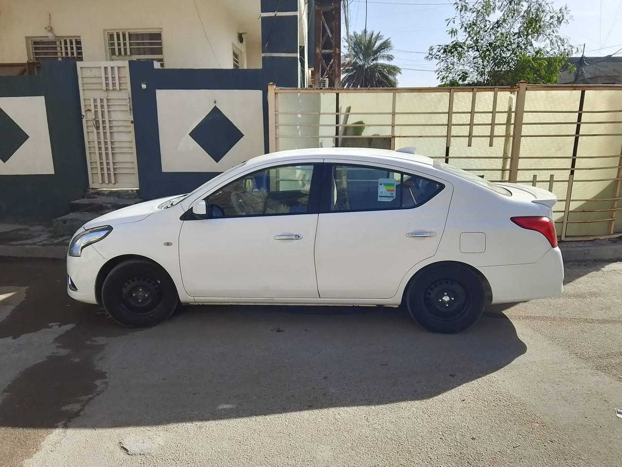 السلام عليكم نيسان صني هندي بسمي بليته زركه 24 ماشيه 27 مغلفه ارضيه وكشنات وصندوك بيه صخه بل باب السايق وبل باب عكس السايق السعر 128 بيه مجال جيد بصيط عنوان الدورة شارع 60 هاتف ***********
