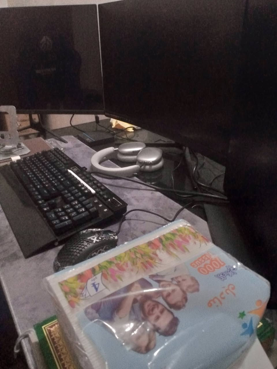 عندي 3 شاشات بمواصفات راقية للبيع بأسرع وقت. الشاشات أخو الجديد، استخدام أسبوع واحد فقط وكلها بكارتونها وملحقاتها كاملة!
🖥️ الشاشة الأولى (Game On):
• الحجم: 27 بوصة
• الدقة: Full HD
• التردد: 120Hz 
🖥️ الشاشة الثانية (MSI):
• شاشة مقوسة (Curved) بمواصفات مرتبة
• الدقة: 2K
• التردد: 165Hz
• سرعة الاستجابة: 1ms
🖥️ الشاشة الثالثة (MSI):
• الحجم: 27 بوصة
• الدقة: 2K
• التردد: 60Hz
 اللي مهتم يراسلني بأسرع وقت! 🚀
***********
