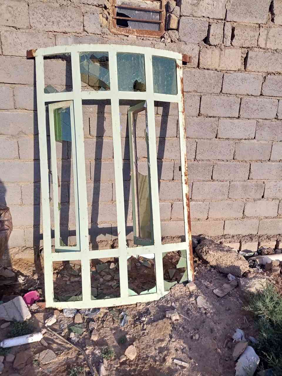 السلام عليكم عندي شبابيك للبيع ارتفاع 2م وطول 2م ونص


**إذا كنت صاحب هذا الإعلان وتريد حذفه لأي سبب، رجاءا أرسل رسالة إلى الدعم الفني**