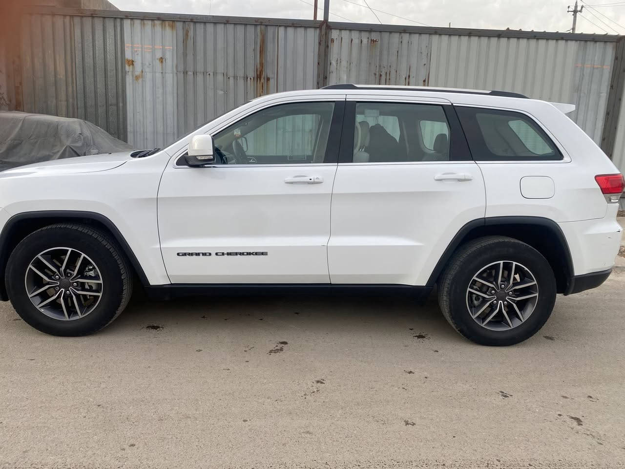 سلام عليكم
جيب لاريدو 
2019
خليجية مكفولة 
ماشية 67mi
السعر 255
 ***********
