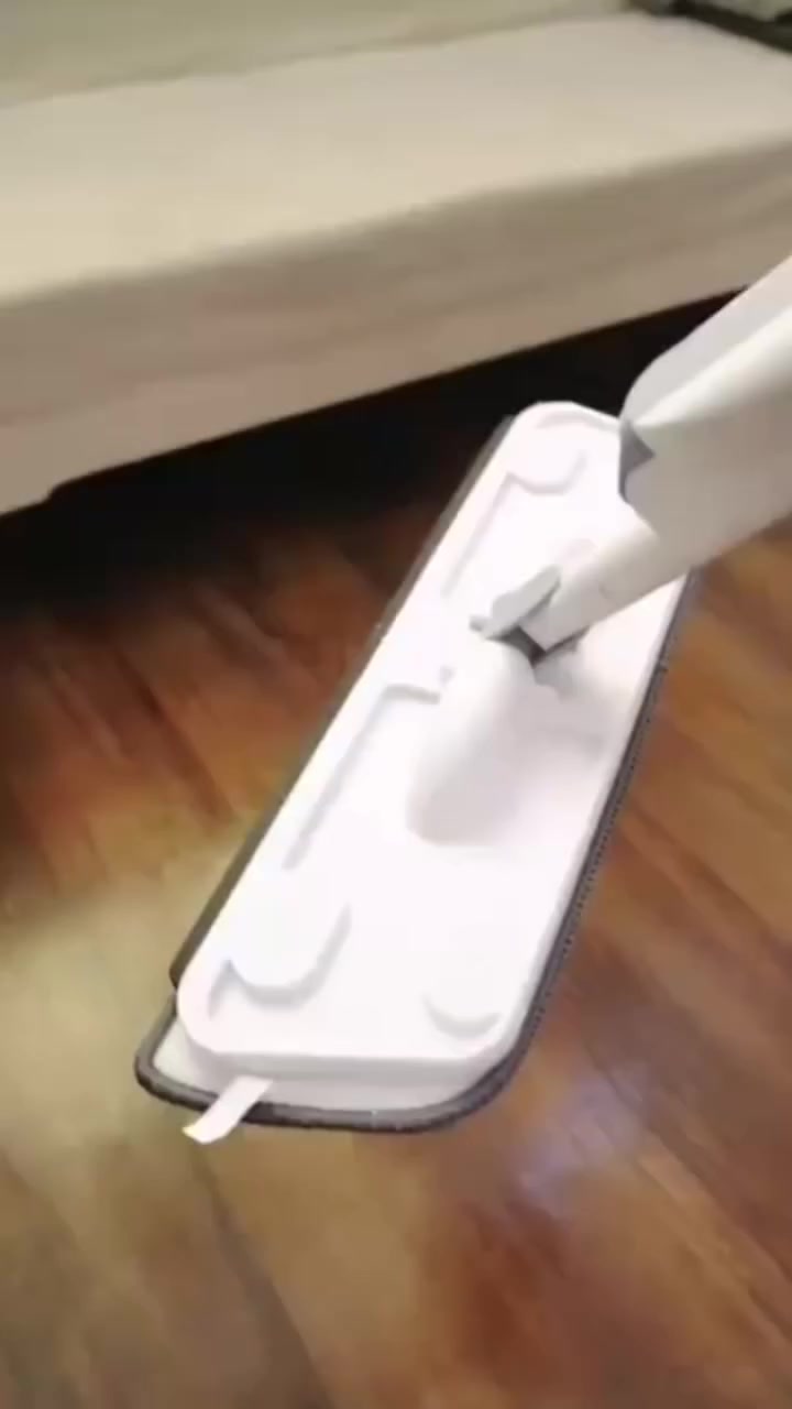 ممسحة أرضيات بخاخ  (Spray Mop) مصممة لتنظيف الأرضيات بكفاءة، وتتميز بـ:
خزان مياه مدمج: لرش الماء أو محلول التنظيف مباشرة أثناء المسح. 
رأس دوار 360 درجة: للوصول بسهولة إلى الزوايا والأماكن الصعبة تحت الأثاث. 
وسادة من الألياف الدقيقة (Microfiber): قابلة للغسل وإعادة الاستخدام، وتعمل على جذب الغبار والأوساخ بفعالية. 
تصميم خفيف الوزن: لسهولة الاستخدام والتخزين. 
السعر ب 5 الاف 
العنوان الديوانيه شارع سالم مجاور مخبز الف عافيه
0️⃣7️⃣8️⃣1️⃣7️⃣3️⃣7️⃣5️⃣1️⃣1️⃣3️⃣


**إذا كنت صاحب هذا الإعلان وتريد حذفه لأي سبب، رجاءا أرسل رسالة إلى الدعم الفني**