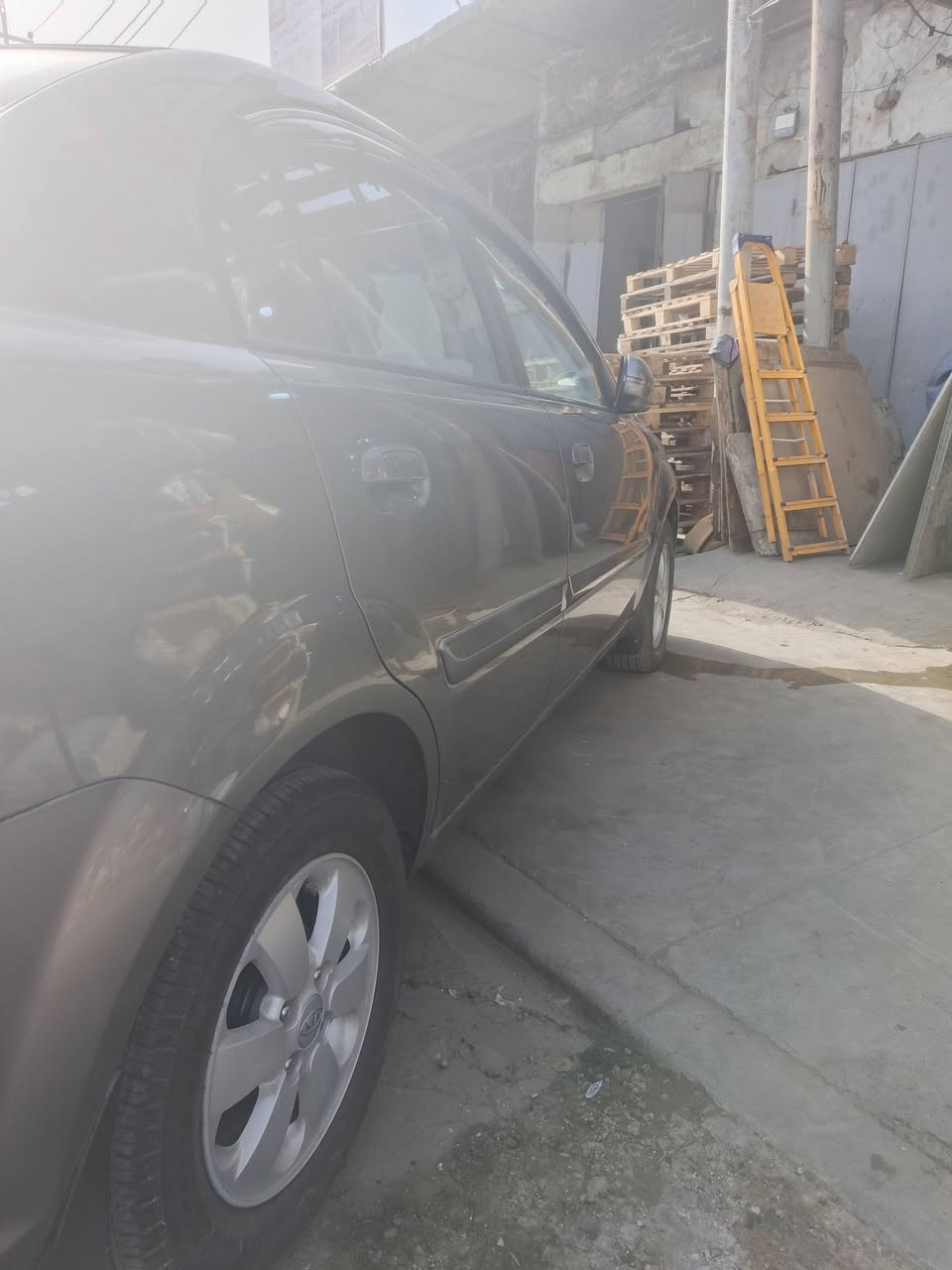 سلام عليكم للبيع كيا ريو 2011 فول مواصفات عده الفتحه سياره صفاحهة موس تجي وتشوف مكفولة كفاله عامه من كلشي عده بارد كد إصبع مكينه كير دوشمه عامه السياره عله وضع الشركه ماشيه 100الف سياره جديدة بمعنى الكلمة جانت مضمومه أمانه العنوان الكاضميه رقم ***********
