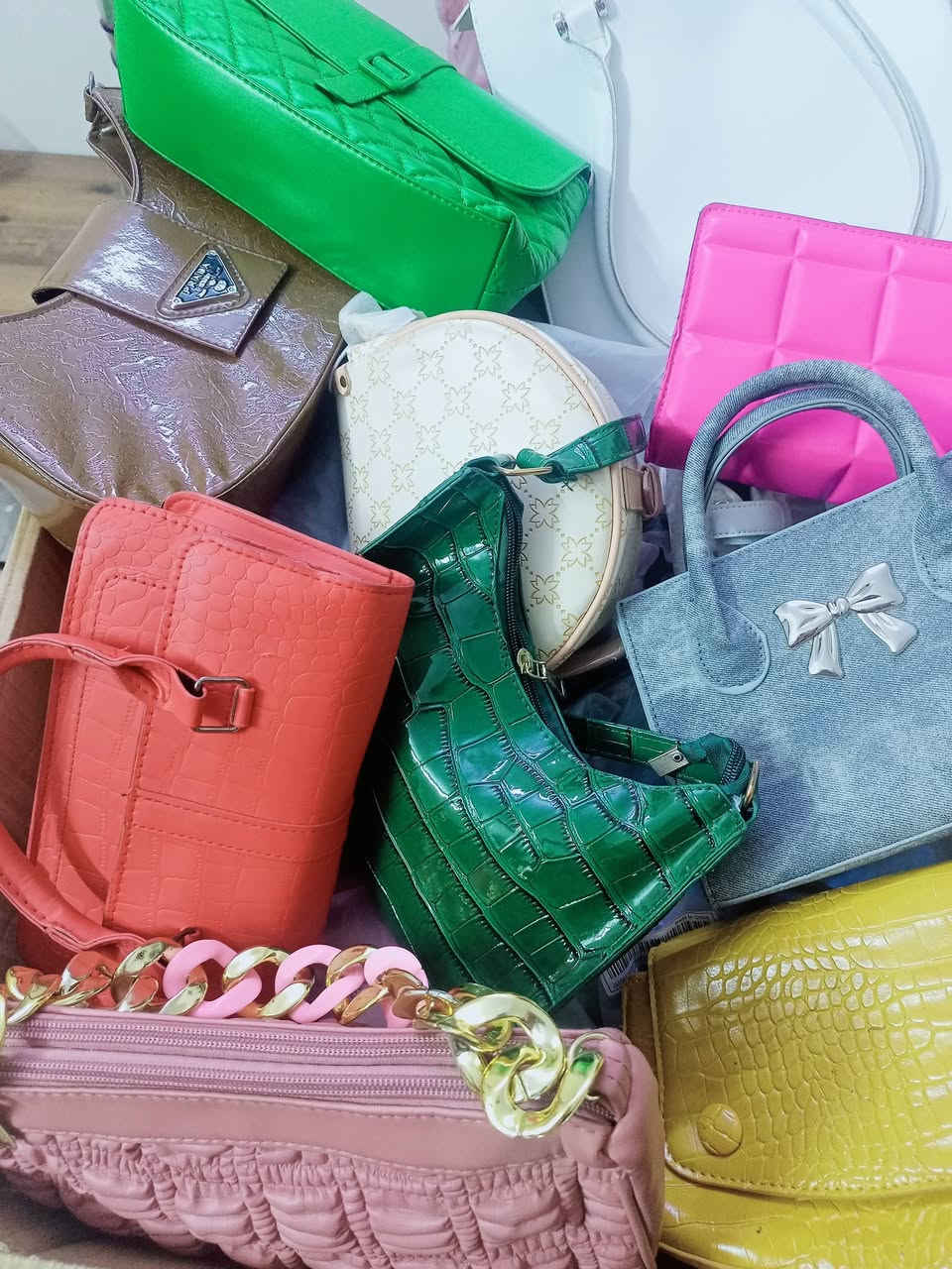 مرحبا عندي شلعه ١٢ جنطه و٦ قطع بوتينات اطفال قياساتهن ٣٦ و٣٥ واثنين ٢٩ واثنين ٢٧  السعر ٣٠ مع التوصيل


**إذا كنت صاحب هذا الإعلان وتريد حذفه لأي سبب، رجاءا أرسل رسالة إلى الدعم الفني**