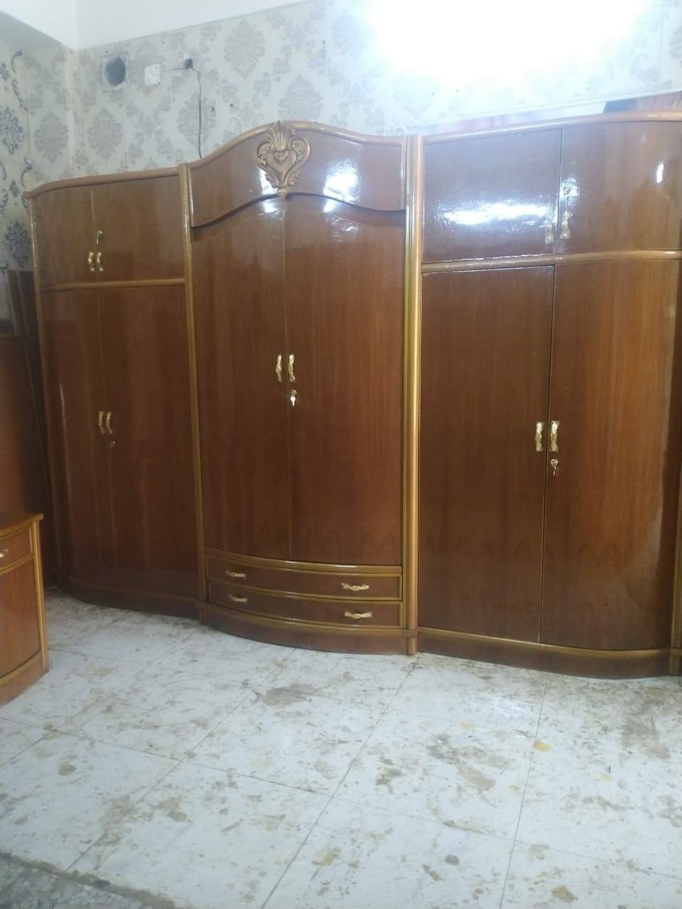 غرفه 6 بيبان ملحق خارج وداخل صاج شغل درجه اولى مستخدم بنضافة 95٪
موديل النفخ موديل الدنك الصاج 

السعر مليون و١٠٠ الف

عنوانا بغداد الأمين الثانيه 
توصيل مجاني داخل بغداد 
يتوفر توصيل للمحافظات 
***********
