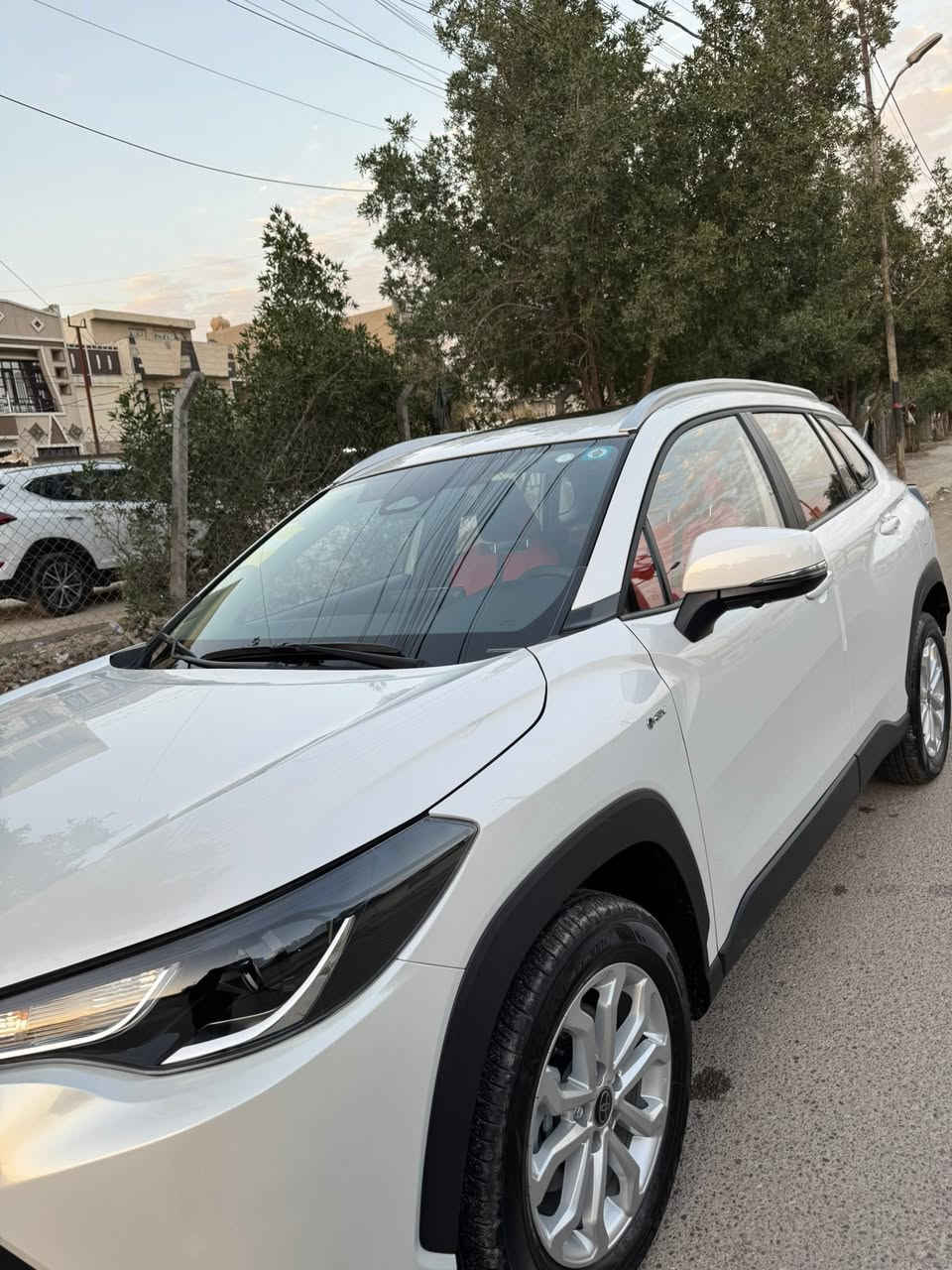 كورلا فرونتلاندر s 2025 هايبرد ماشية 3 الاف اخت الزيرو بدهن الشركة بعدها
كلين تايتل بعدها جديده مواصفاتها المعروفة 
 خمس كامرات 360 دواره
كرسي كهرباء 
فتحة 
كشنات جلد احمر واسود 
حساسات امامية وخلفية
رادار مثبت سرعه 
حمالات 
واخرها مو كلهن اعرفهن سعرها 28 مليون 
مكاني بغداد المنصور ***********
