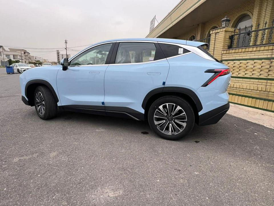 جيتور داشينج 2024 لاكجري اعلى فئه
بمحرك 1.6 تيربو
 * ماشيه 20.000 كم

 * مصابيح LED أمامية وخلفية

 * فتحة سقف بانورامية 

 * عجلات ألومنيوم مقاس 20 بوصة

 * مرايا جانبية بتحكم كهربائي

 * مقابض أبواب مخفية

 * باب خلفي كهربائي  الجنطه

الميزات الداخلية 

 * شاشة معلومات وترفيه لمسية كبيرة (حوالي 15.6 بوصة)

 * شاشة عدادات رقمية

 * شحن لاسلكي للهاتف 

 * مقاعد جلد

 * مقاعد أمامية بتحكم كهربائي مع تبريد وتدفئة 

 * نظام صوتي كامل 

 * تكييف هواء أوتوماتيكي ثنائي المناطق مع فتحات تهوية خلفية

 * إضاءة محيطية

أنظمة السلامة والمساعدة على القيادة 

 * وسائد هوائية متعددة

 * نظام ABS و EBD

 * نظام ESP للتحكم الإلكتروني بالثبات

 * نظام TPMS لمراقبة ضغط الإطارات

 * كاميرا 540 درجة

 * حساسات أمامية وخلفية

 * مثبت سرعة متكيف

 * نظام التحذير من مغادرة المسار 

 * نظام مراقبة النقطة العمياء 

 * نظام التحذير من الاصطدام الأمامي

السعر دزلي على الرقم ودلل 

***********
