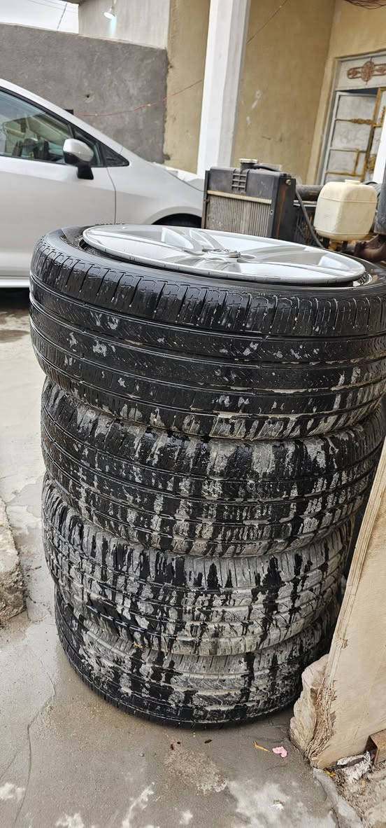 سلام عليكم 
للبيع ويل كب حجم ١٧ يرهم على جميع  كورلا وعلى الكوري اعتقد ويل جديد لا عواج ولا تصليح  تايرات ٣ نص عمر  واحد مبنجر 
السعر ٢٥٠وبيهن مجال مكانهن البصرة الزبير 
***********
