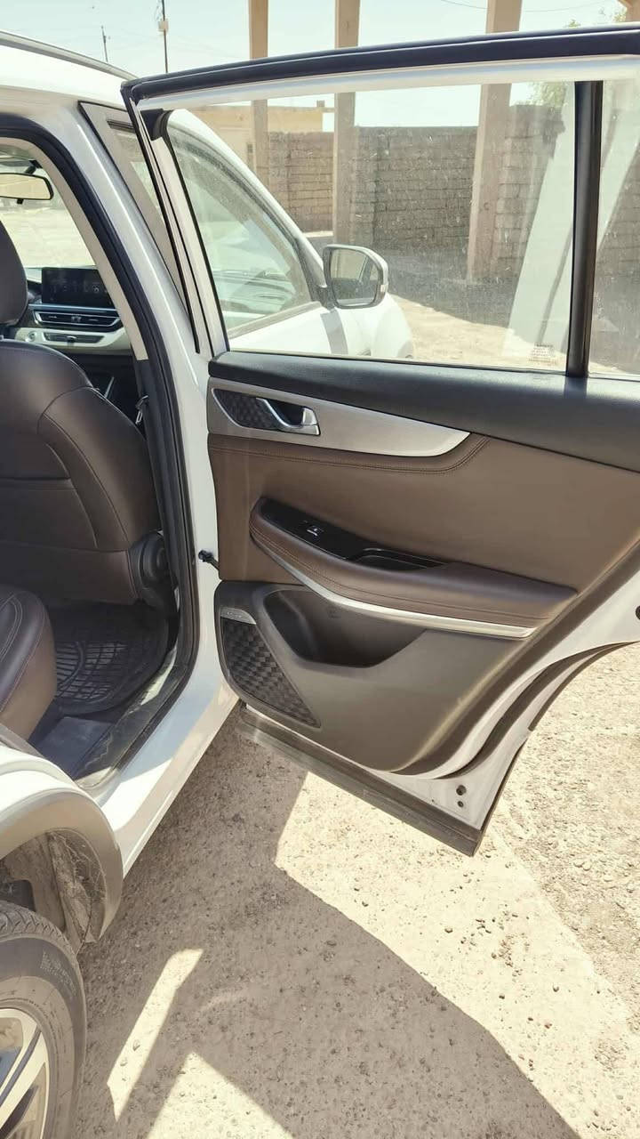 النوع :- شانجان
الفئة :- CS75
الموديل :- 2019 رقم وسنوية وهزه جديد 
الموصفات :- خليجي 
فئه cs75
اللون :- ابيض 
مواصفات 
ايرباك ٨ قطع 
شاشة اندرويد Auto كبيرة لمس 
بلوتوث 
كراسي جلد لون جوزي كهربائي وتدفئة
مثبت سرعة 
مرايا كهربائي 
مكيف 2 قطع 
اللون :- ابيض ثلجي
انضمة لفتح الجنطة
الزر في البصمة
الزر في باب الصندوق

5راكب
نظام انذار 
نظام ملاحة 
موصفات خارجية :- 
اضوية LED
اضوية زينون 
حساس ضغط تايرات
حساسات اصطفاف 
فتحة بانوراما
كاميرا خلفية 
مانع انزلاق
نظام تتبع 
‏ABS
موصفات اخرى 
٤ سلندر 
3 انواع سياقة / عادي / ايكو / سبورت / 
السيارة كلين
السياره رقم 21سليمانية  ماشية 61 الف 
 السعر 145
العنوان كركوك


**إذا كنت صاحب هذا الإعلان وتريد حذفه لأي سبب، رجاءا أرسل رسالة إلى الدعم الفني**