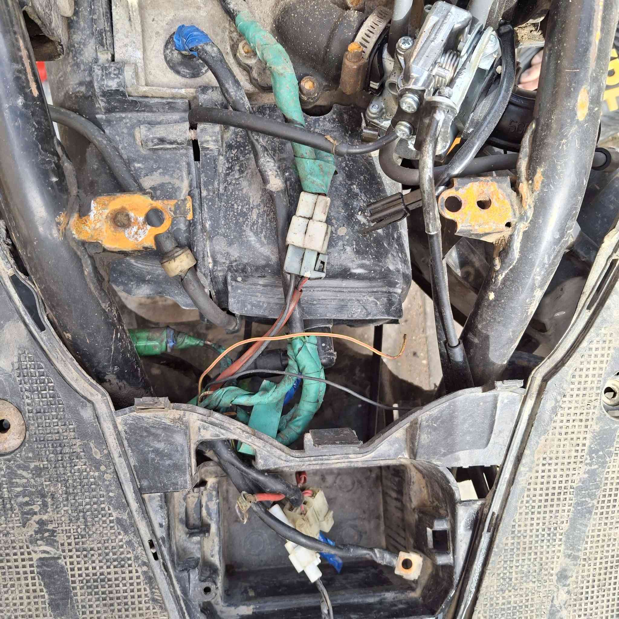 السلام عليكم دراجه عصفوريه جانت شغاله الله شاهد عليه جفتتها مرتين وكلشي جبت اصلي الها من كور وبلك وكابريتر جديد اصلي ونظفت تانكيها مال بانزين خليته جديد حاليا دراجه طافيه اريدها ١٠٠ وبيها مجال للشراي وهذا رقمي *********** هذآ رقم بيه واتساب وعندي اسيا 0773 580 1388
