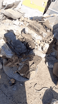 للبيع كلهن شلع ما بيه مفرد غراض مستعمله وحاويه
وياله تخمين 
بيبان حاويه بسته ومستعمله 
صطاب اكسنات بريجو حاويه 
مكاين بسته عاطله عدد 3 
كيوره 2عاطلات 
كاردنات بسته وبريجو 
بريشات بواري دهن جنط بريجو وبسته 
جام بسته دعاميات اسيا 
فريم ممات بسته وبريجو 
شواصي بسته امامي 
طوس بريك خلفي 
سوبايه بسته 
كشن بريجو كلاب 
الغراض للبيع شلع 
العنوان بابل كفل 
مكلف بل نشر ***********
