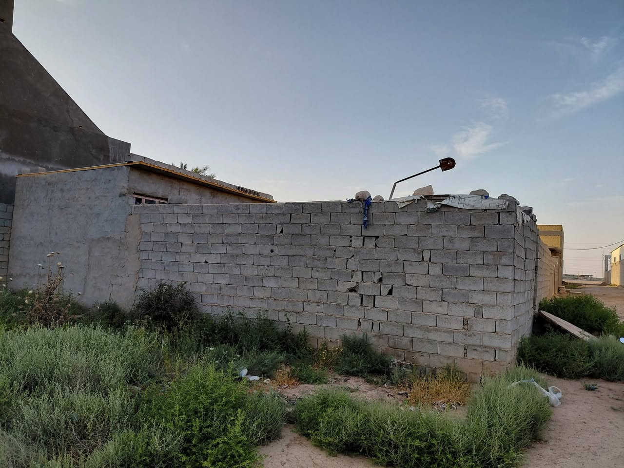 قطعه ارض للبيع مساحة ٢٠٠ متر
عقد زراعي ٢٥ تبعد عن  مطعم البصمه ١٠٠ متر الي يم مجمع البرهان تبعد عل شارع بغداد ١١٠ متر.وتبعد عن سده ٩٠ متر 
عرض شارعه ٧ امتار وللعلم مكان القطعه بيه ماي وكهرباء 
للاستفسار الاتصال او مراسله ***********

