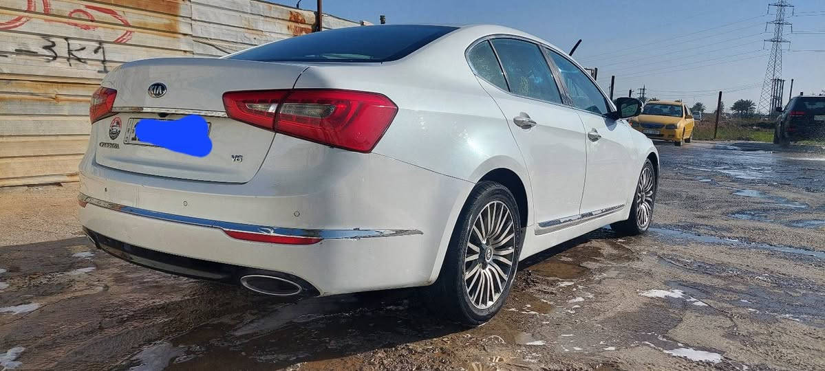 كيا كادينزا ٢٠١٤   / ٦ سلندر 
السعر ١١٥ ورقة
بيه ٤ قطع صبغ 
للستفساره
 ***********
***********
