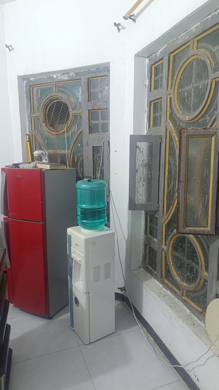 دار للبيع مساحه 120 متر يتكون من طابقين معزولات الدرج من الامام كل طابق غرفه نوم 5*5 وصحيات وهول ومطبخ مفتوح 4*8 مع صاله وطرمه كوت الطشاش شارع القاضي حي الميمون قرب جسر ال6000 اليؤدي للخاجيه الاستفسار الاتصال
***********
