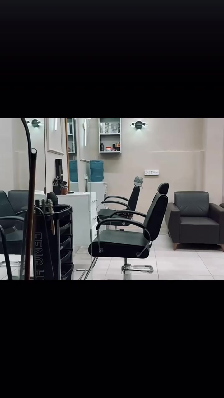 يعلن صالون أحمد حسن  عن فتح باب الانضمام لكادره المتميز. نحن نبحث عن حلاقين يمتلكون الخبرة واللمسة الإبداعية.
​📍 العنوان: مدينة الصدر - قطاع 10 - شارع الفلاح.
​⚙️ نظام العمل: نظام الإيجار.
​👤 المتطلبات: الاحترافية، الانضباط، وحسن التعامل مع الزبائن.
​للراغبين بالاستفسار ومعرفة التفاصيل، يرجى الاتصال على الرقم:
📞 ***********
