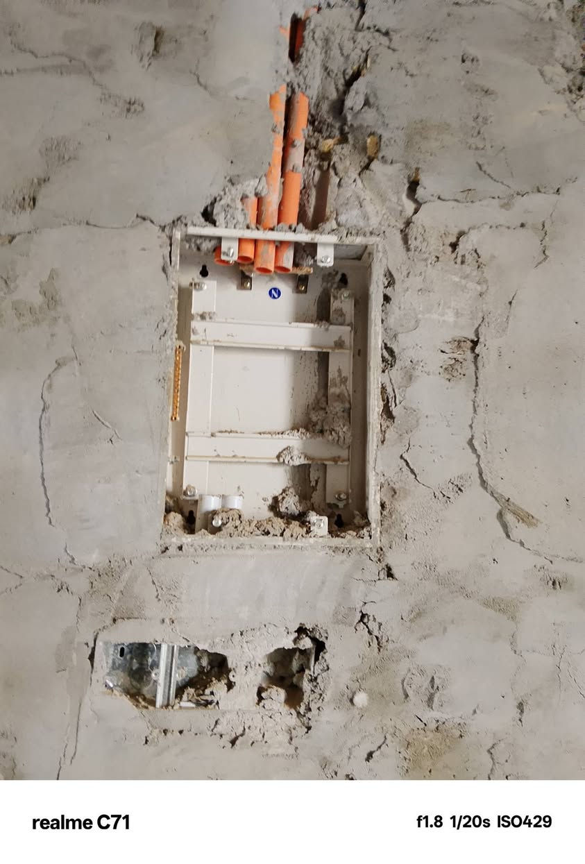 هيكل بناء درجه اولى طابقين في حي الزهراء المساحة 115واجهتها 5نزال23 غرفتين وحده فوك والثانيه ارضي صحيات عدد2 استقبال مفتوح عالهول مطبخ بناء حيل المرتب طابو زراعي شارع غسل بغداد للاستفسار اكثر الاتصال على *********** ابو ياسر /بيع وشراء ايجار مستعدون لعرض الدور والاراضي الزراعية والطابو
