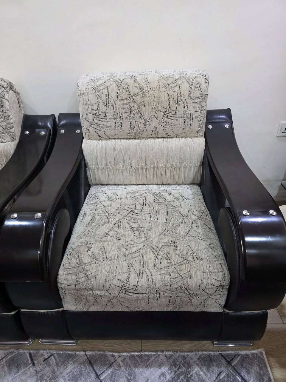 قەنەفەی تورکی 10نەفەری بەکارهاتوو، کوالێتیەکی بەرز و باشی هەیە..
نرخی 250هەزار کەمێک معامەلە
***********
