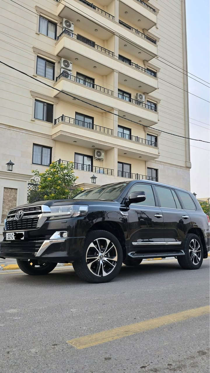 لأصحاب الفخامة والذوق الرفيع، لاندكروز جكسارة بحالة الوكالة وبكامل هيبتها.
2021
تفاصيل السيارة:
.(Land Cruiser) النوع: تويوتا لاندكروز •
• الفئة: GX.R (فل كامل).
• 0ء المحرك: 8 سلندر V8 4600 (القوة والعزم المعروف).
89,100 Km •
• اللون: أسود ملكي (صبغ وكالة، لمعة مميزة).
• الرقم: أربيل (22) - رقم مميز
• الحالة العامة: السيارة بحالة ممتازة جدا ميكانيك وكهرباء بشرط الفحص.
المواصفات والإضافات:
• المظهر الخارجي: كرومات الوكالة، لايتات LED، حساسات أمامية وخلفية،
فتحة سقف, هوك خلفي أصلي.
• المقصورة الداخلية: كشنات بحريني نظيفة جداً، شاشة كبيرة، نظام ملاحة،
تبريد مركزي (ثلج)، تحكم ستيرن كامل.
• الإطارات: طقم تواير جديد مع ويل كب بلادي.
•مكفولة من الحادث والصبغ بدون اي شخط
• السيارة بأسمي تحويل مباشر
§ السعر والمكان:
• السعر: [52,500] (قابل للتفاوض البسيط للجادين).
• مكان التواجد: [الانبار -الفلوجة].
• للتواصل والاستفسار: [***********]. الفلوجة, الأنبار
