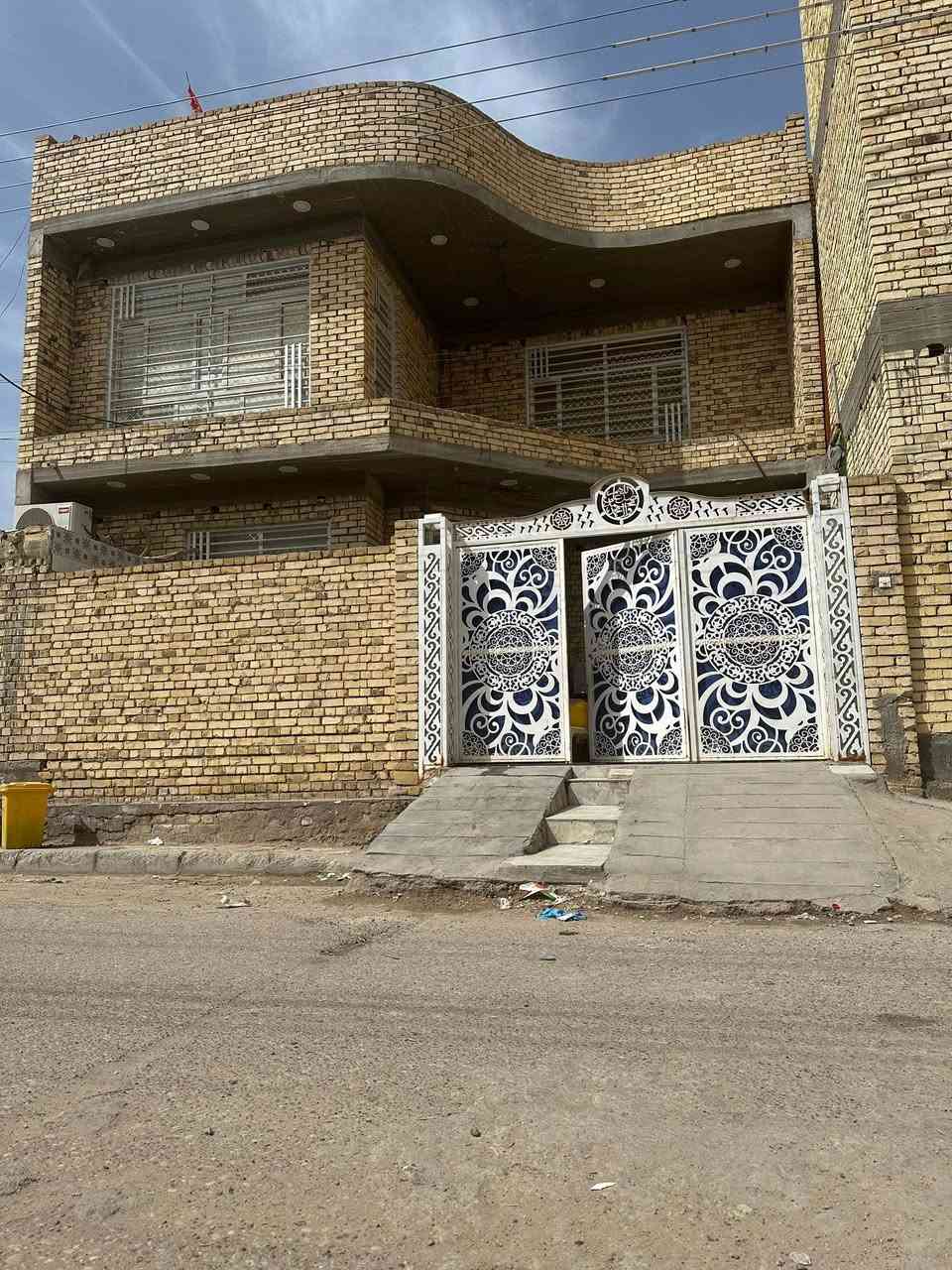بيت 200 متر قاطين مسلح /
مستعجل للبيع / حي الفاطميه خلف الجامع

التفاصيل📌

 التفاصيل **

غرف نوم عدد /4

صالات/ 2

استقبال كبيره

مطبخ كبير حار وبارد 

صحيات عدد 3 خارجي وداخلي

مناور عدد2

بناء سنه 2024 وغير مطلوب اسكان

اتصل على الرقم للاستفسار ***********

 الماسنجر مغلق 📌
