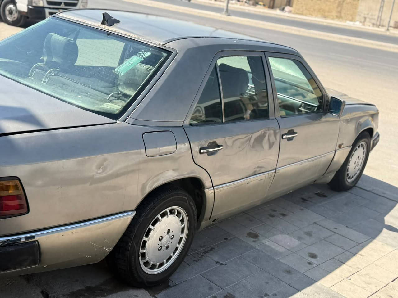 مرسيدس دب موديل 91
ماكينه وكير وحداديه وتخم توائر كفاله
سياره حلوه جاهزه من كل شيء مال جناي
 ماكينه 2.5 بيها بدايه خيط فقط
مكان السياره الناصريه مركز
 السعر ب 26 بيها مجال
***********
