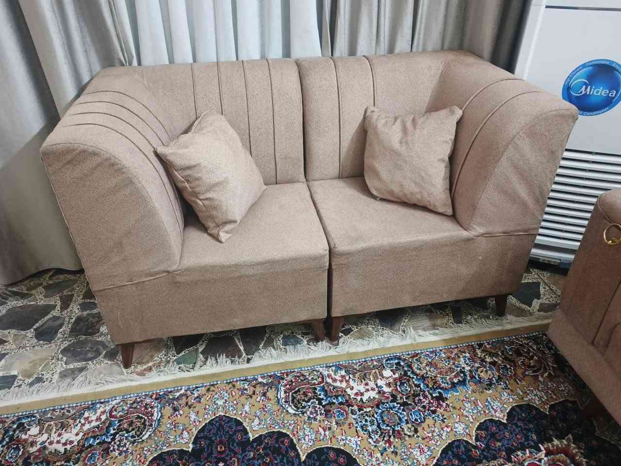 ديوان جديد ممستخددم العدد ٢ الواحد ٧؛ متر ٢ ١٤ متر سعر الواحد ٣٥٠ ‏‪***********‬‏
