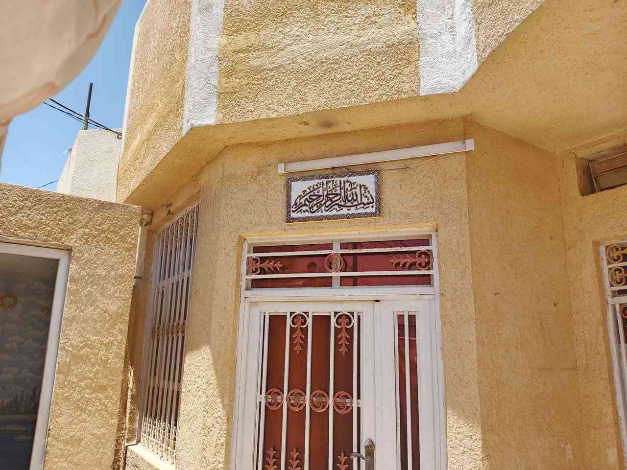 بيت 100 متر
الطابق الجوة غرفه ،مطبخ ،استقبال ،تخاريج + 
الطابق الفوك غرفه تخاريج

بناء طابوق درجه اولى
صب كونكريت

قرب مسجد السهله شارع الزوار 
السعر 65

الاستفسار: ***********
غير متواجد على الفيسبوك
