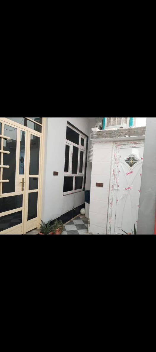 دار للبيع طابق واحد مساحه ١٠٠ واجهه ٥ ونزال ٢٠ زراعي سند ٢٥ العنوان بعقوبه التحرير الحولي الجزء الثاني السعر ٦٠ بيت البناء جديد للاستفسار ***********
